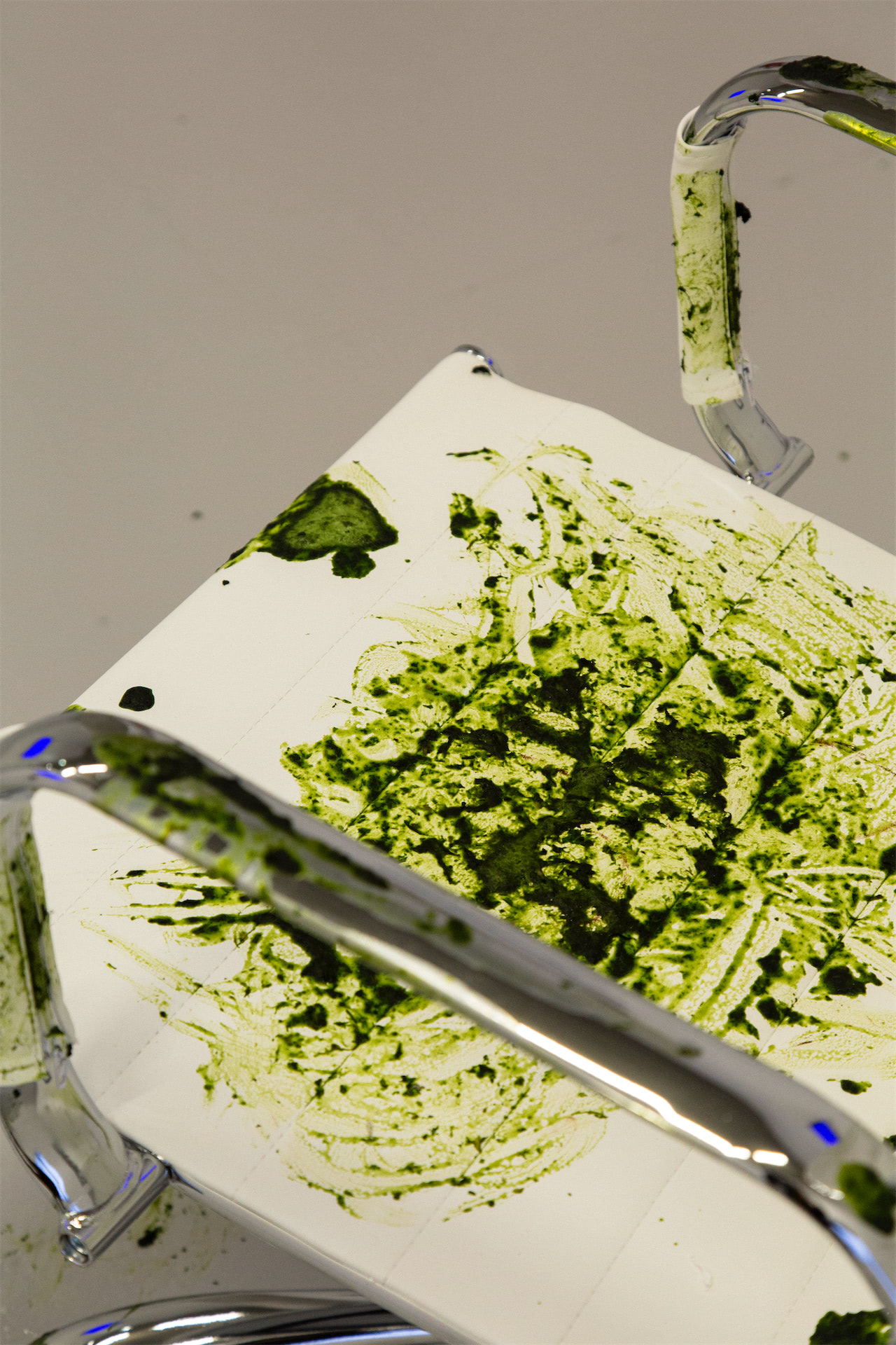 电视浪漫片的一个非自然现象，2020，装置细节图，图片归属于ajla yi