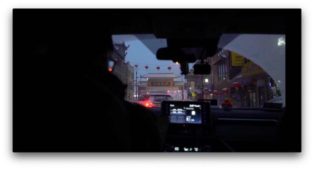 正在送餐的中国城外卖员