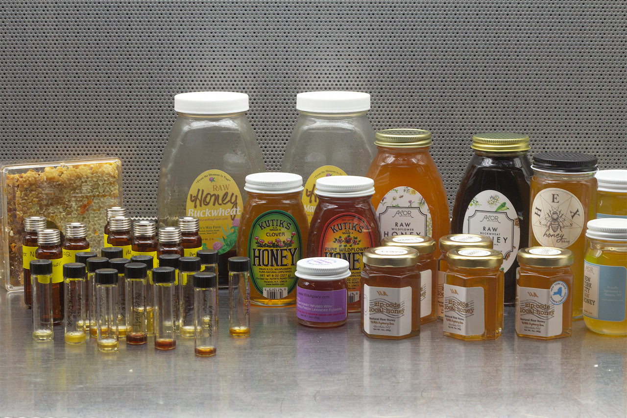 从不同地点采集的农村和城市蜂蜜样品 / Rural and urban honey samples collected from different sites